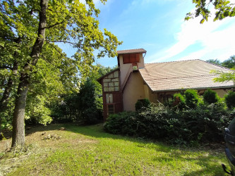 Weinberghaus mit Turm Seite