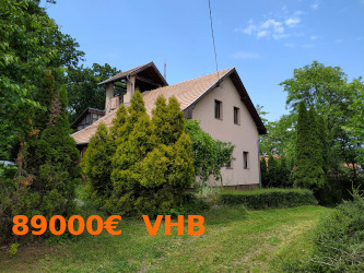 Weinberghaus mit Turm